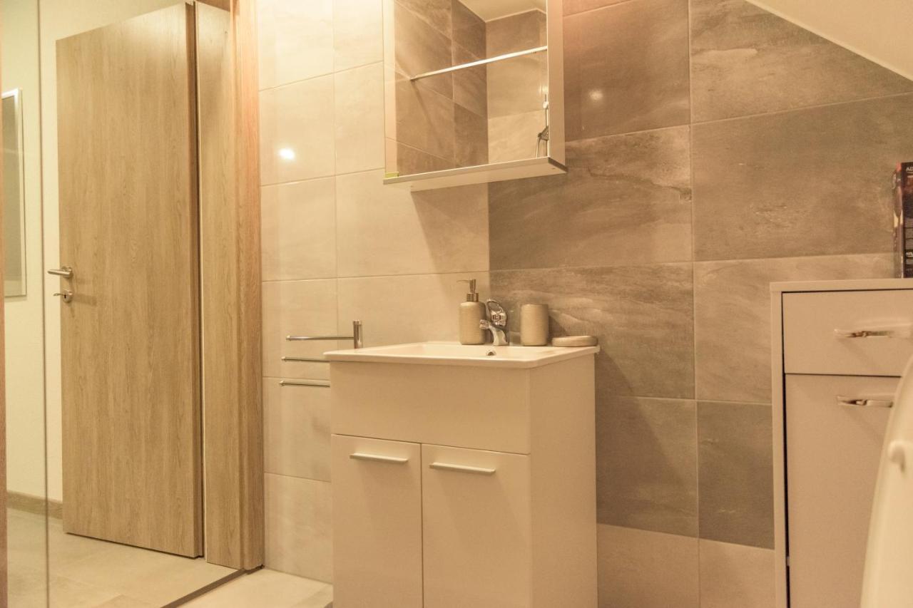 Apartmani Marijamagdalena Gračac Exterior foto