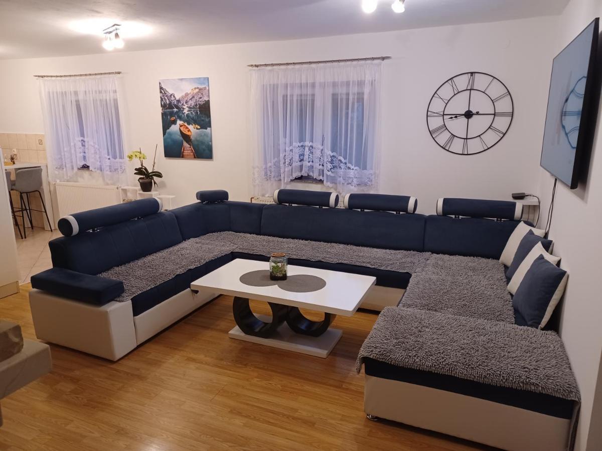 Apartmani Marijamagdalena Gračac Exterior foto