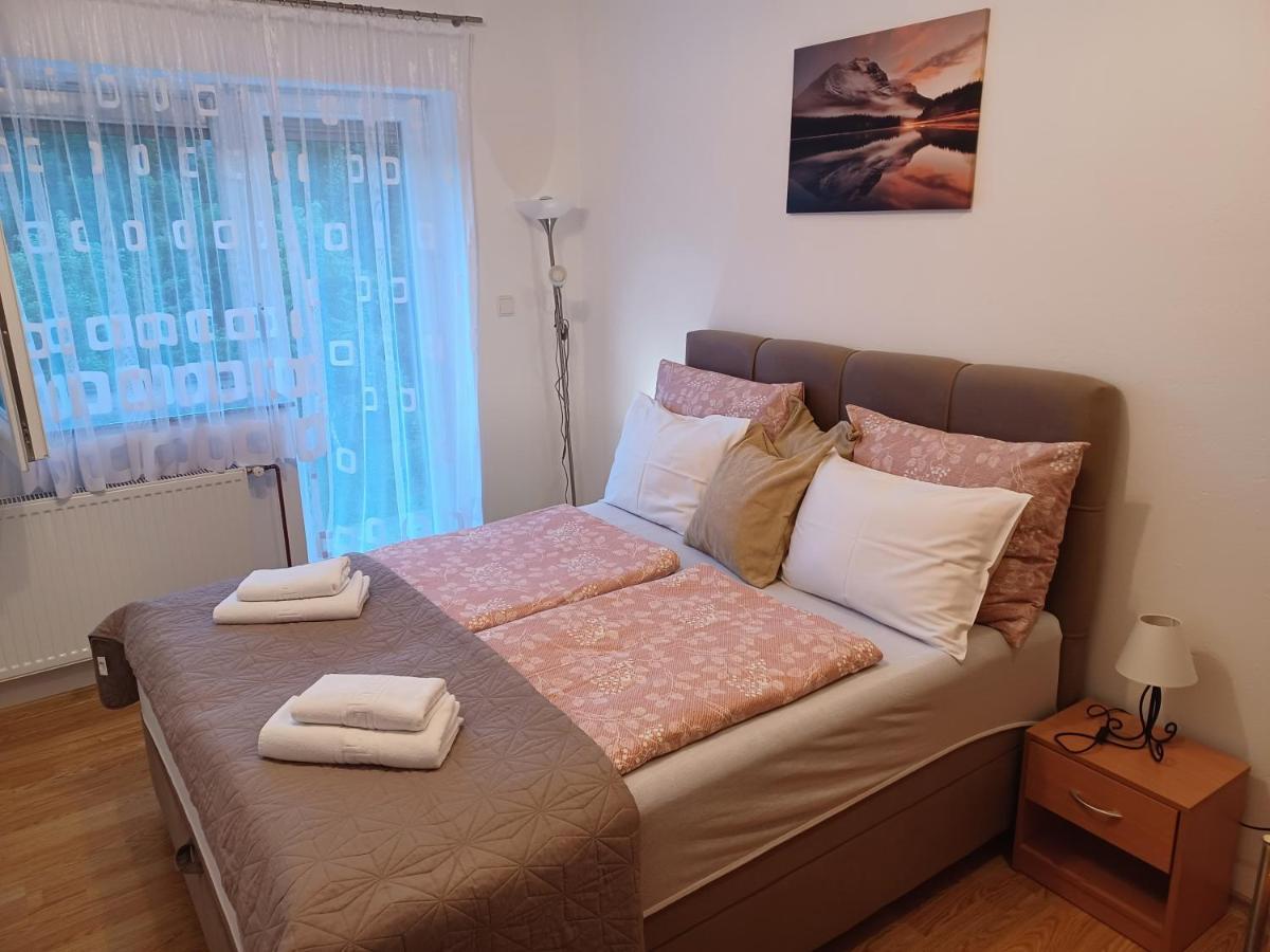 Apartmani Marijamagdalena Gračac Exterior foto