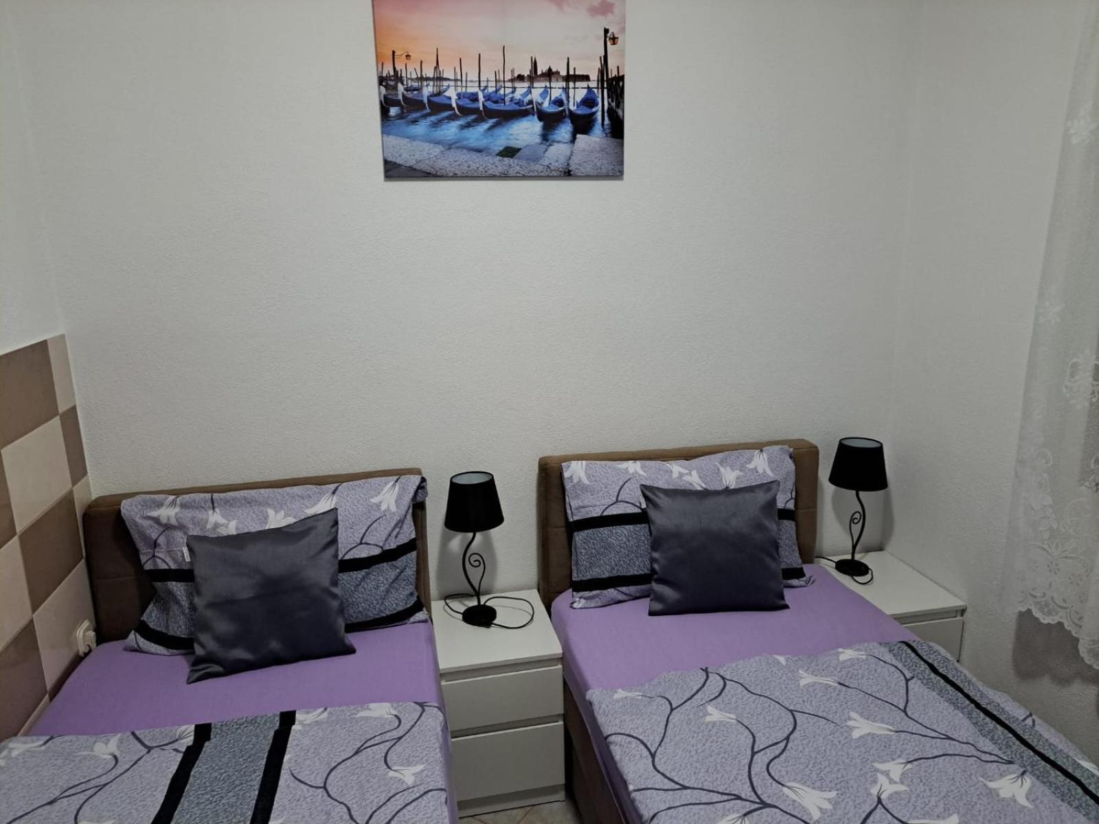 Apartmani Marijamagdalena Gračac Exterior foto