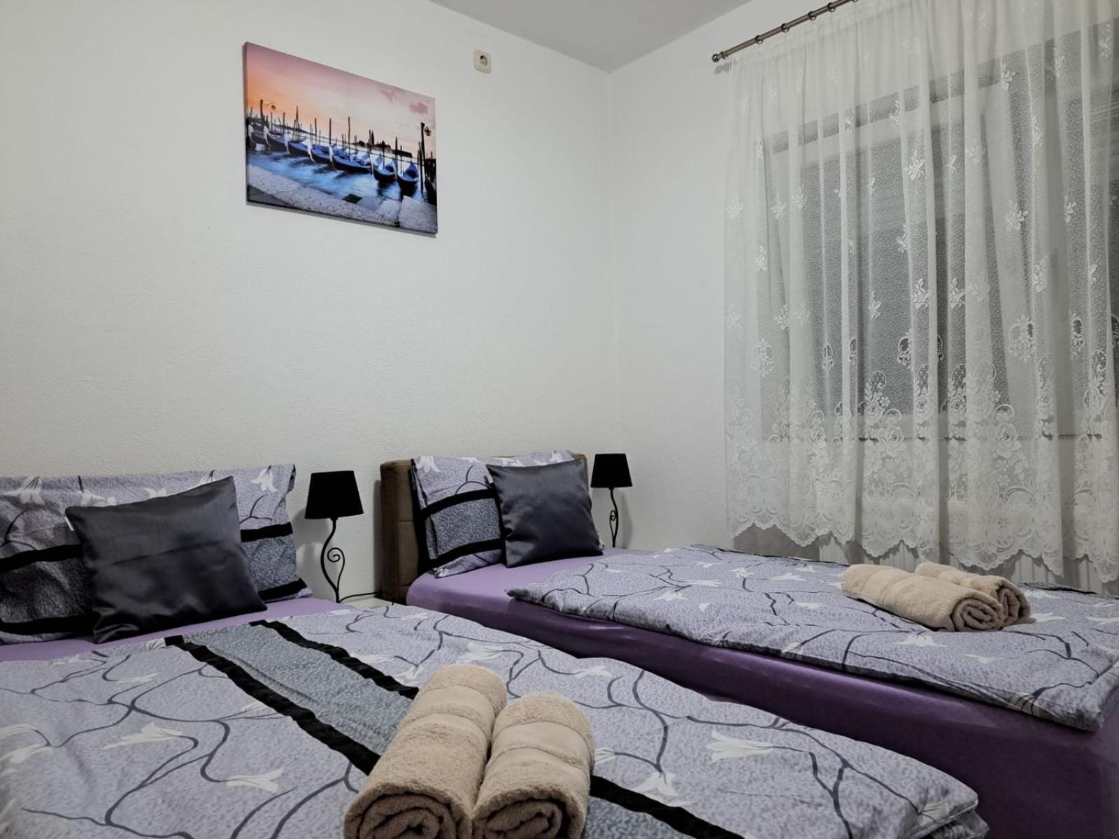 Apartmani Marijamagdalena Gračac Exterior foto