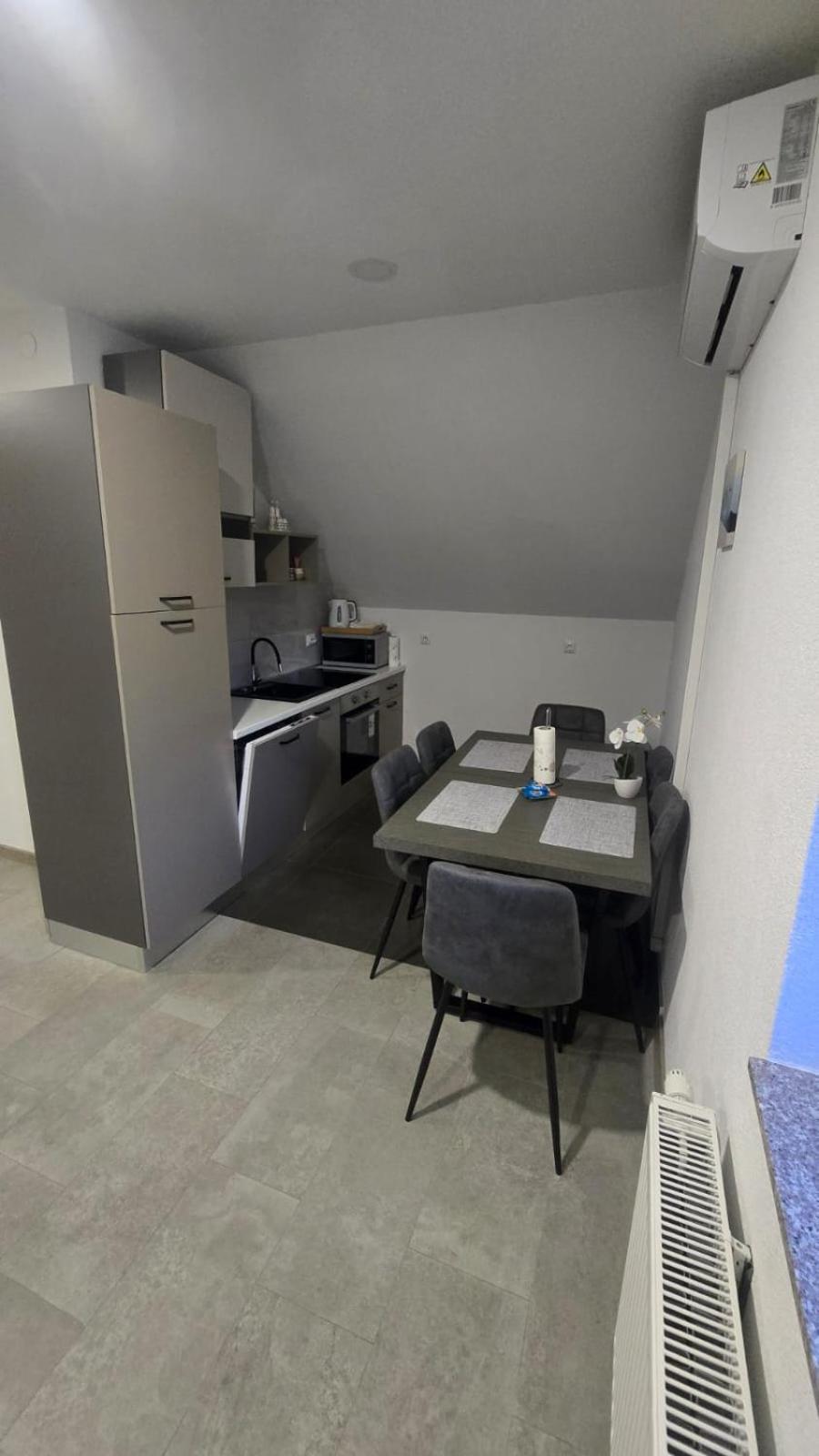 Apartmani Marijamagdalena Gračac Exterior foto