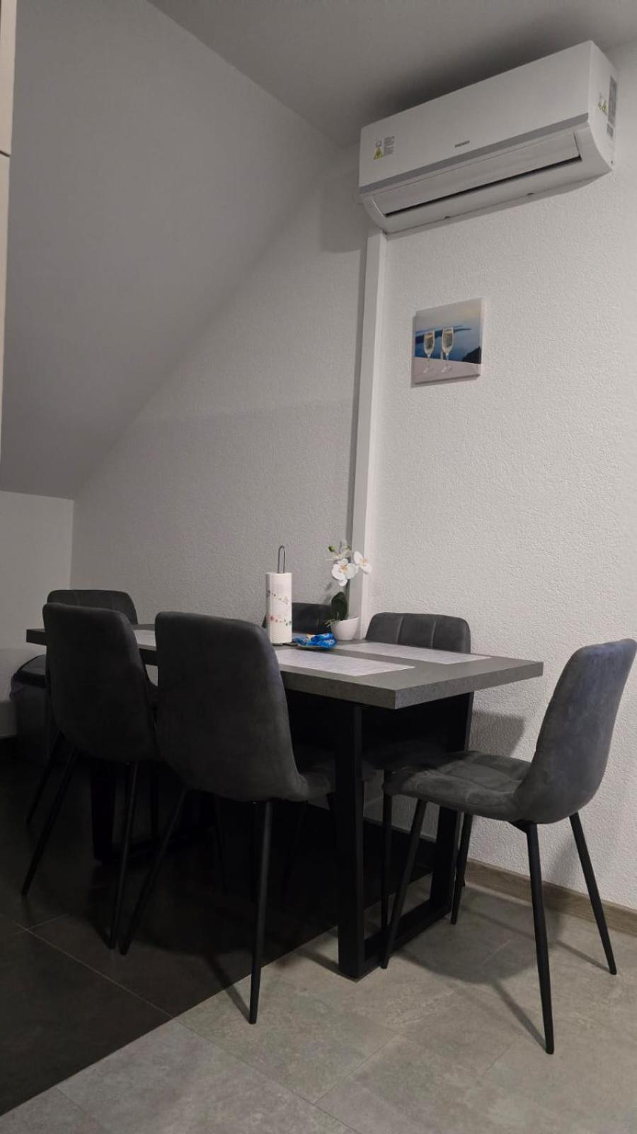 Apartmani Marijamagdalena Gračac Exterior foto